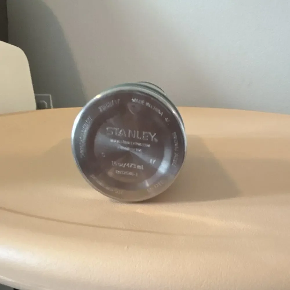 Stanley Green Stainless Steel Insulated Tumbler 16 oz/473 ml MISSING LID - Picture 2 of 3